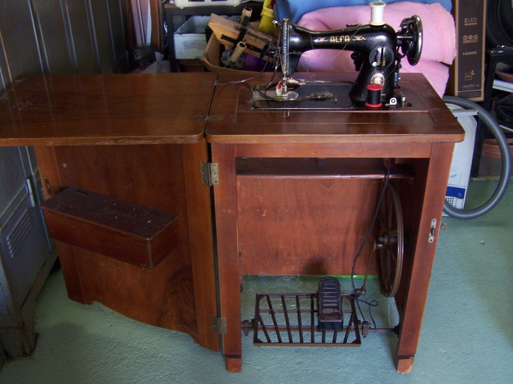 meuble avec sa machine a coudre Meubles