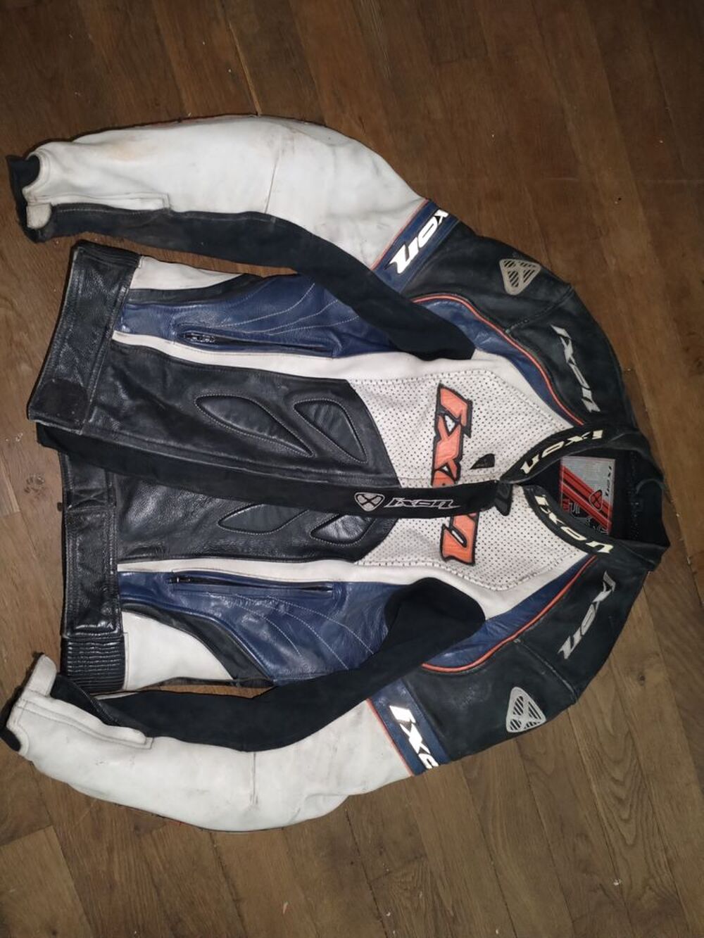 Blouson moto IXON (Taille L)
Vtements