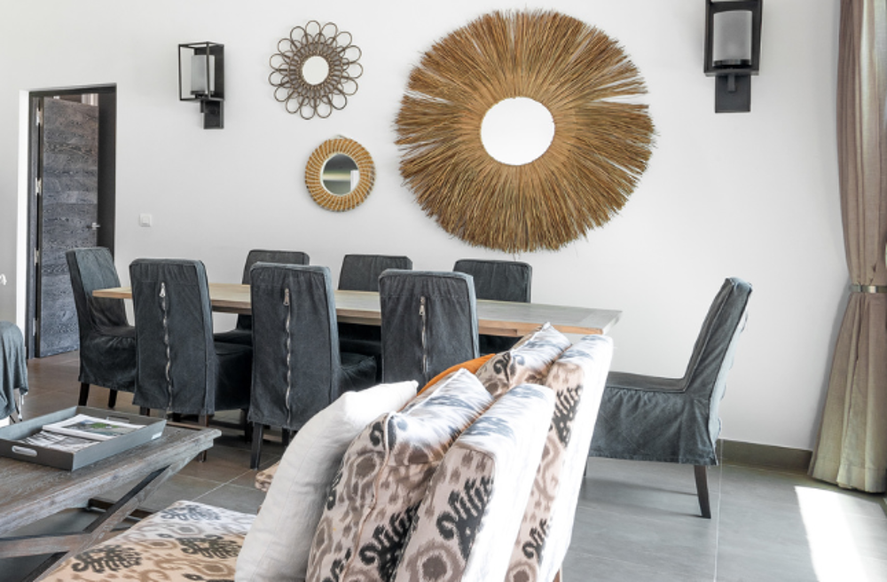 Bel ensemble table + 8 chaises Meubles