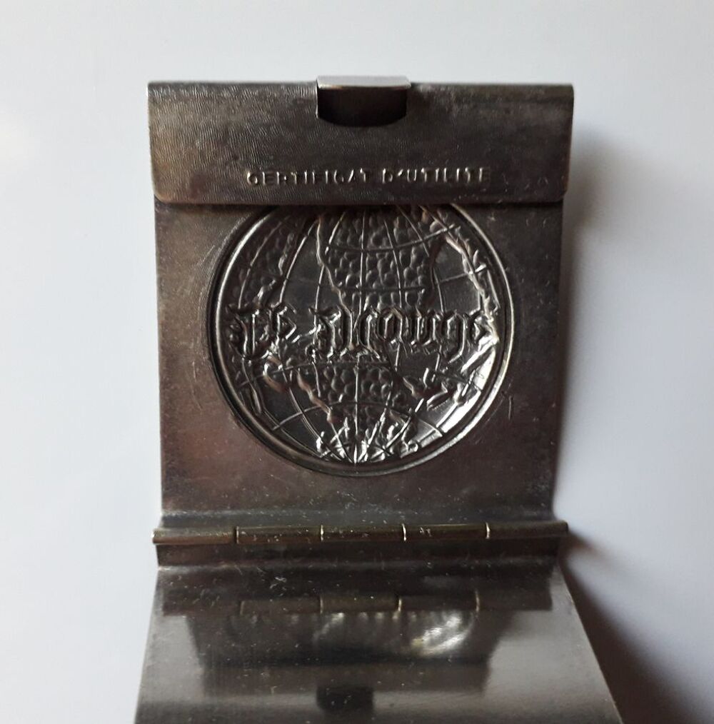 Etui en m&eacute;tal pour pochette d'allumettes journal "Le Monde" 