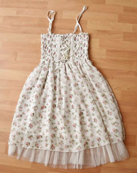 NEUF. ROBE Fleurie smocke avec jupon. Taille S. NEUF 20 Gujan-Mestras (33)