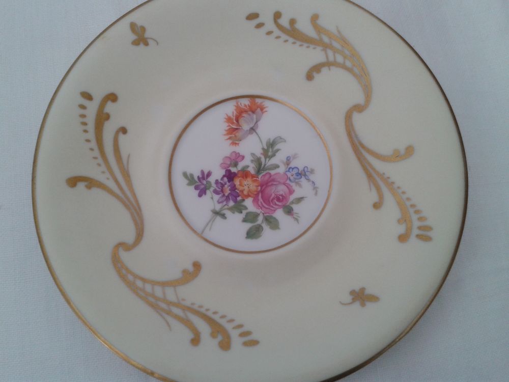 paire de soucoupes en porcelaine de Limoges peintes main Cuisine