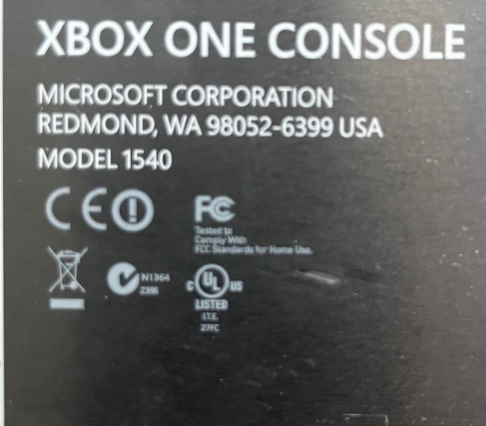 Console Microsoft Xbox one noire 1&egrave;re g&eacute;n&eacute;ration + 40 jeux Consoles et jeux vidéos