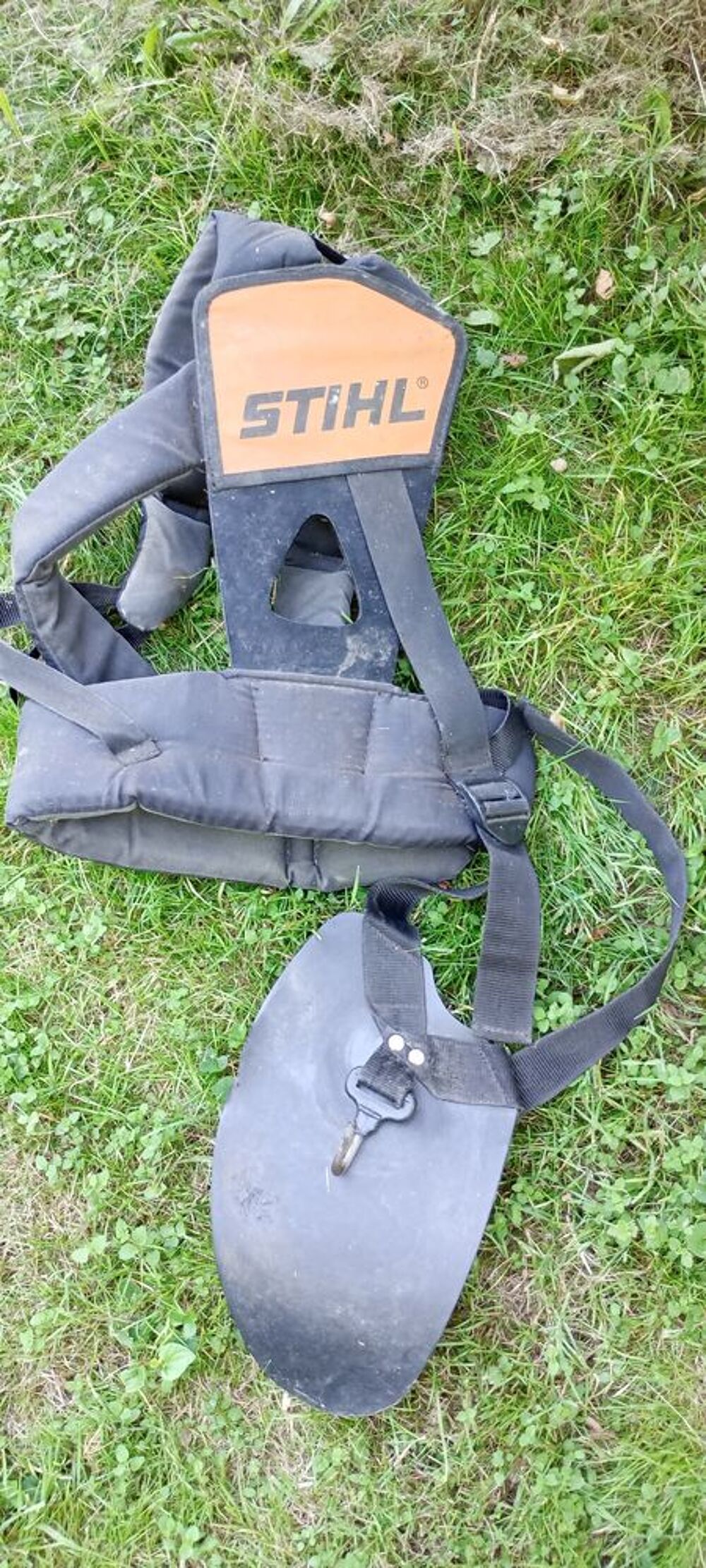 Taille-haie et d&eacute;broussailleuseplus harnais Jardin