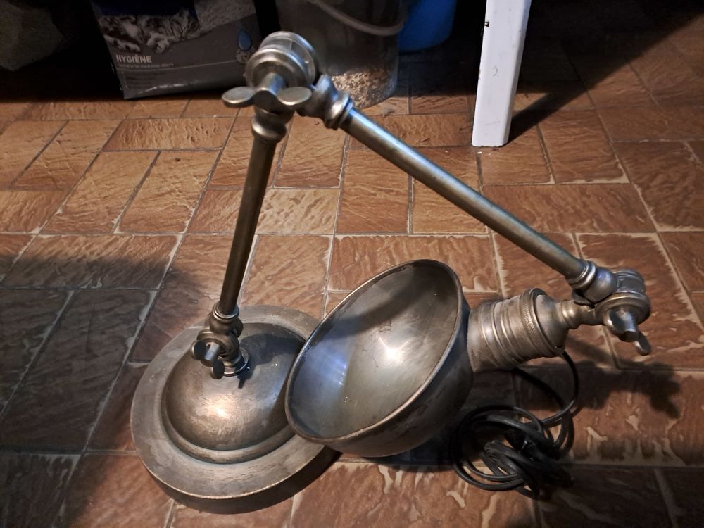 lampe articul&eacute;e Décoration