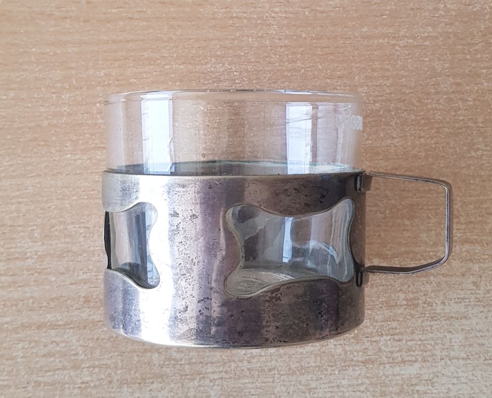 tasse &agrave; caf&eacute; th&eacute; vintage verre et m&eacute;tal 
Durobor 
Décoration