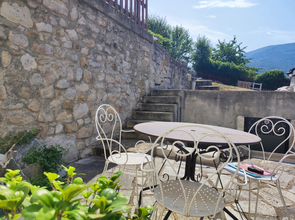 Vente Maison Maison de village 3 pièces avec jardin de 300 m², terrasse, garage Terrenoire