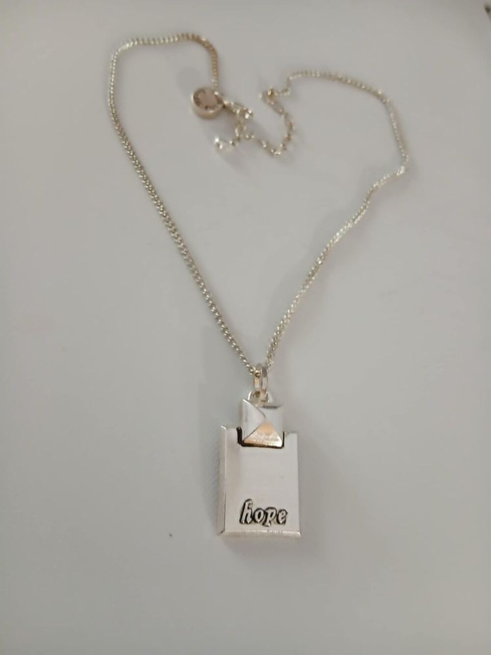 Belle m&eacute;daille de l'espoir BUD TO ROSE N&deg;1401 Bijoux et montres