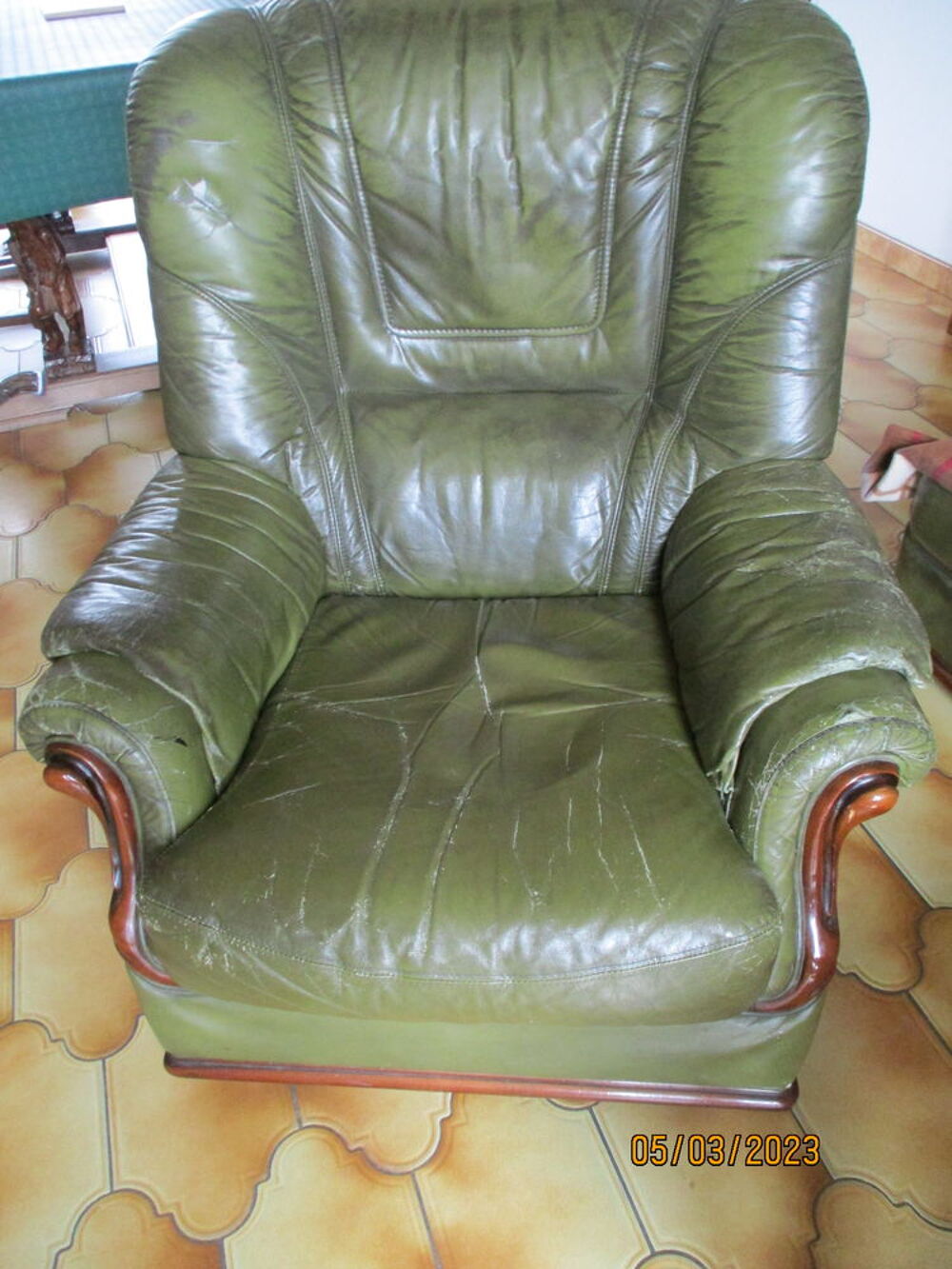 CANAPE ET UN FAUTEUIL Meubles