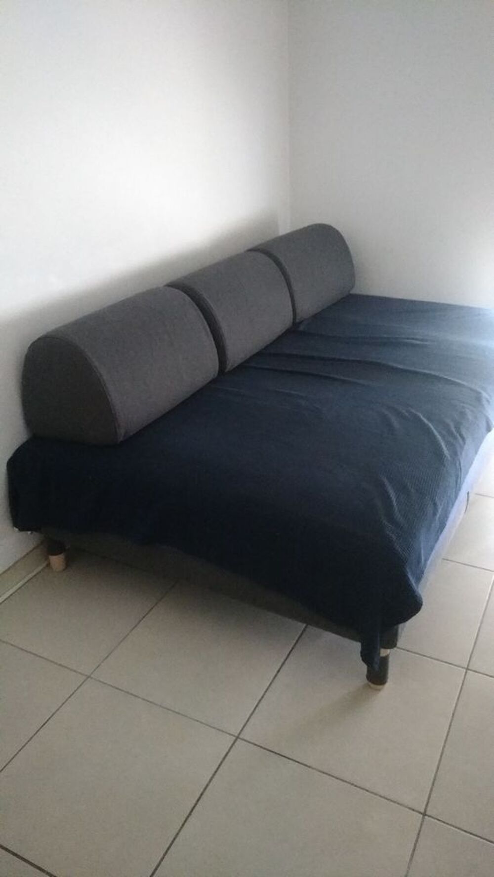 Canap&eacute;-lit mod&egrave;le Flottebo Ikea 200x120
Meubles