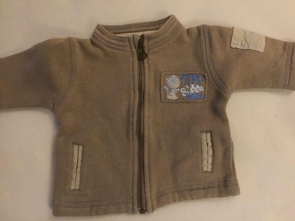 Deux vestes et une salopette 3€ Puériculture