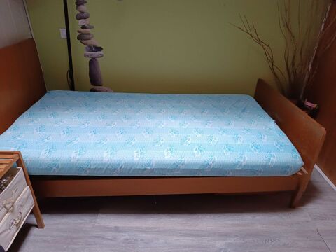 lit en 90 en bois avec sommier fer et matelas en bon �tat �  r�cup�rer sur place 90 Graulhet (81)