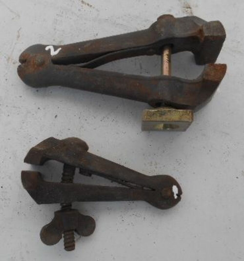&Eacute;taux &agrave; main anciens dans leurs jus 1 gros et 1 petit
Bricolage