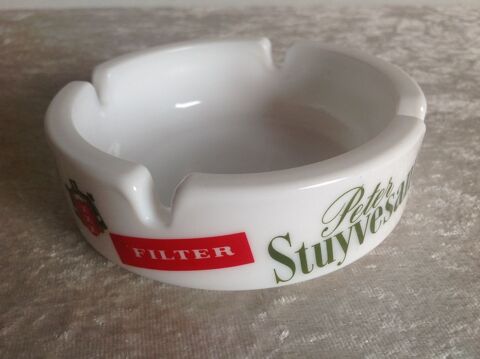 CENDRIER VINTAGE PETER STUYVESANT EN ARCOPAL Envoi Possible
5 Tr�gunc (29)