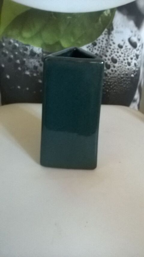 Vase vert �meraude 
en triangle 22 Talange (57)