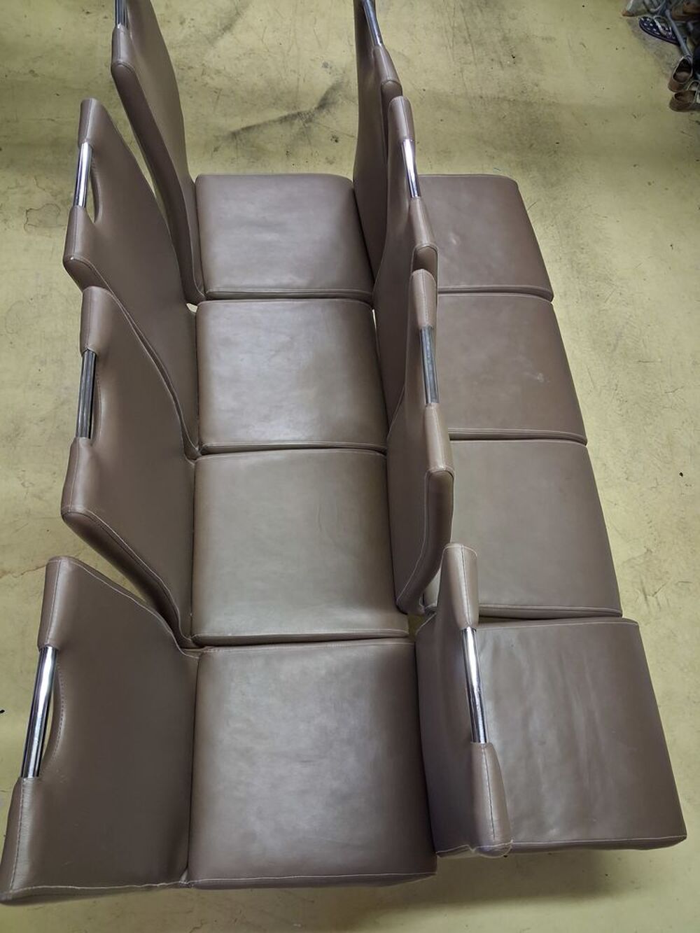 8 chaises salle &agrave; manger couleur taupe Meubles