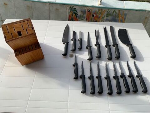 Boite de Couteaux a dents toutes tailles 50 Antibes (06)