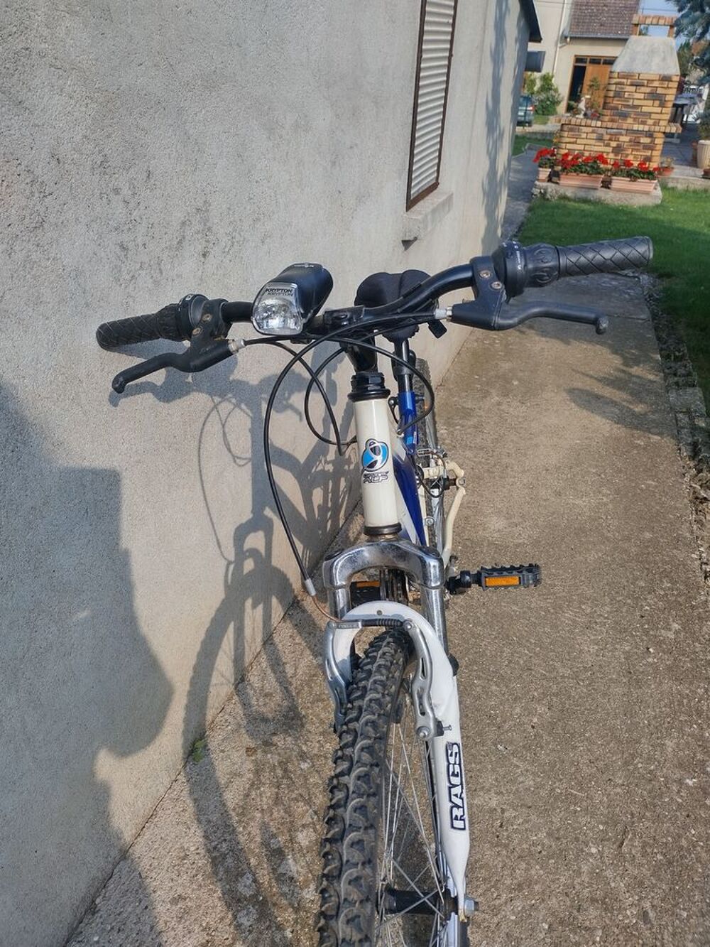 VTT 24 Pouces garcon achet&eacute; en 2011 pour stature 135cm/150cm Vélos