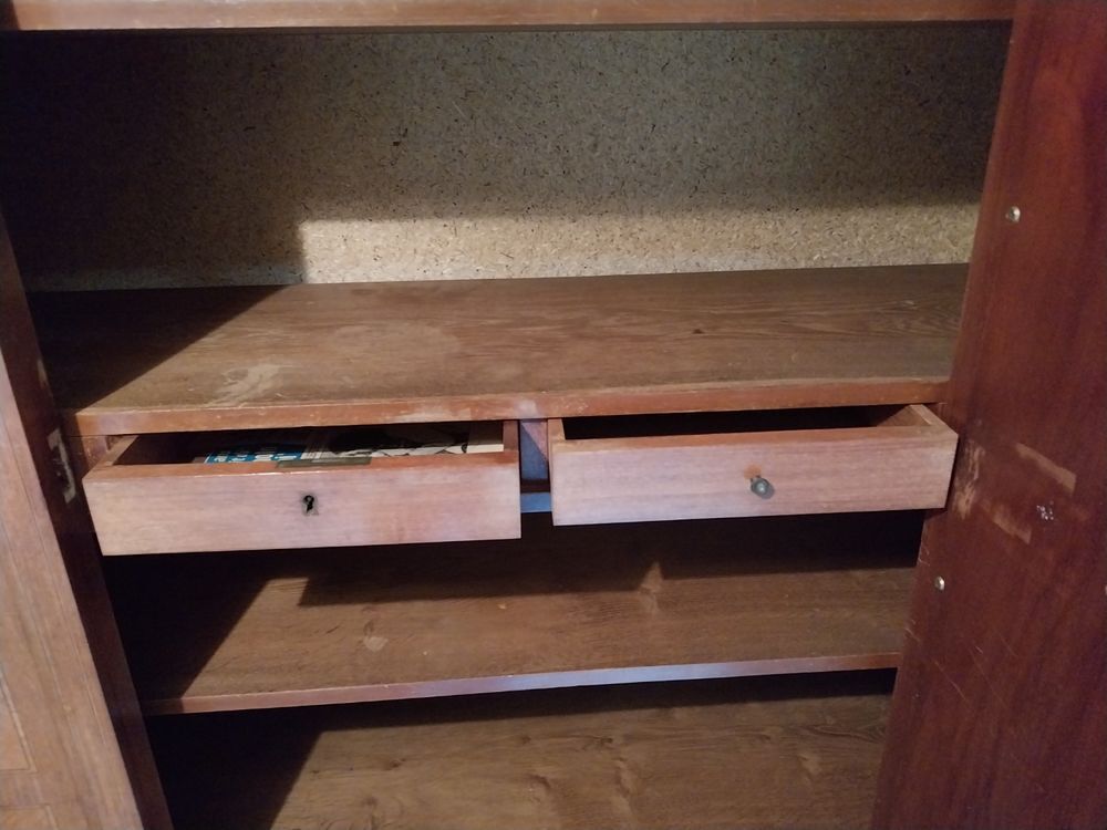 Donne armoire bois normande ancien dans l'etat Meubles