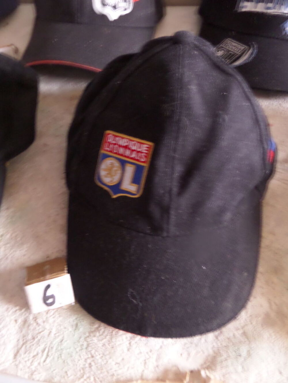 3 casquettes de L OLYMPIQUE LYONNAIS Sports