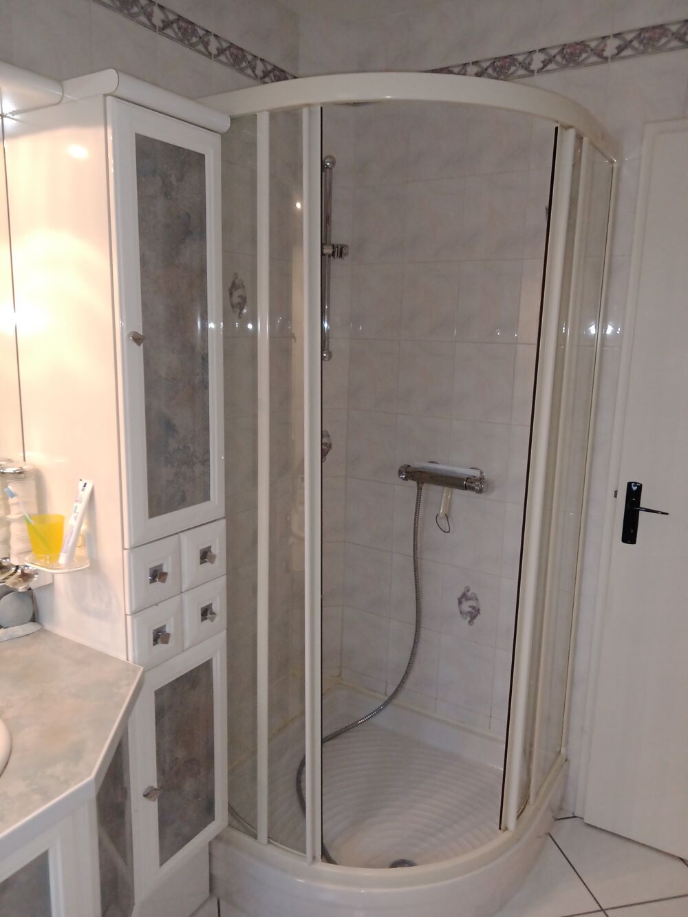 Meubles de salle de bain avec vasque et robinneterie Bricolage