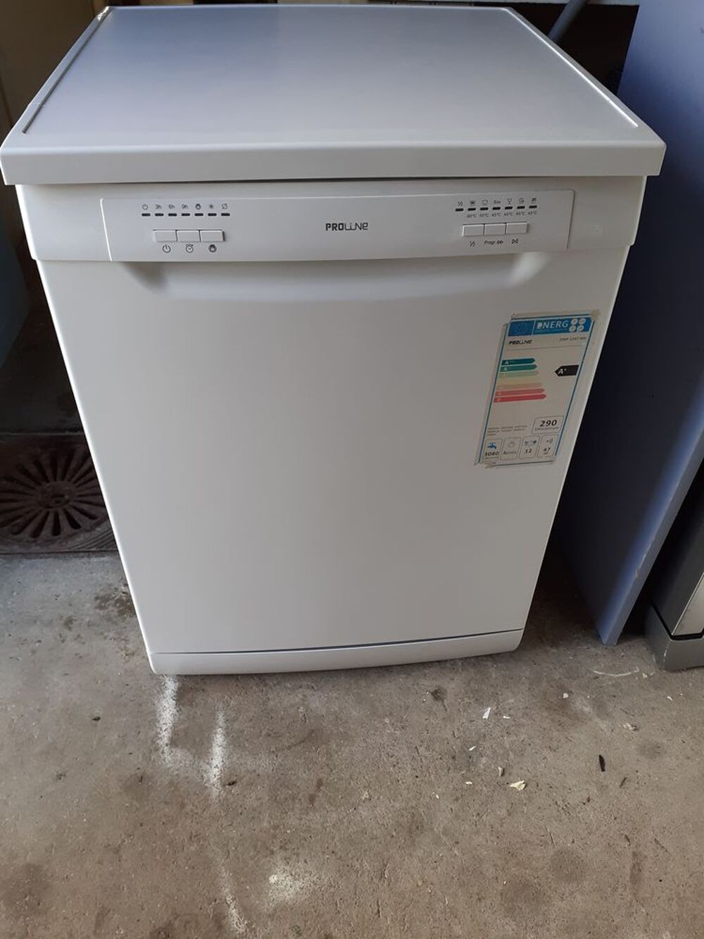 un lave-vaisselle de marque PROLINE Electroménager