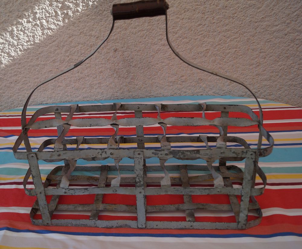 PORTE 10 BOUTEILLES EN ZINC ELEMENT DE DECORATION Décoration