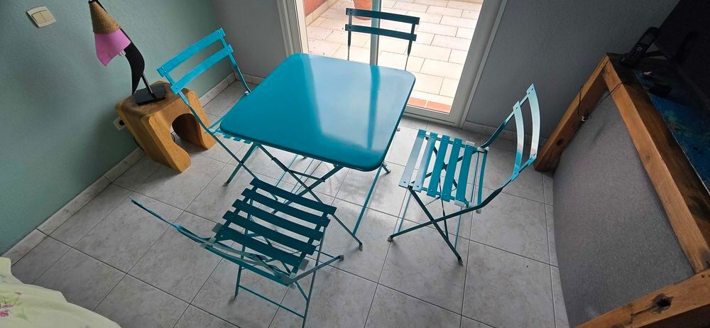 Table bistrot et ses 4 chaises Meubles