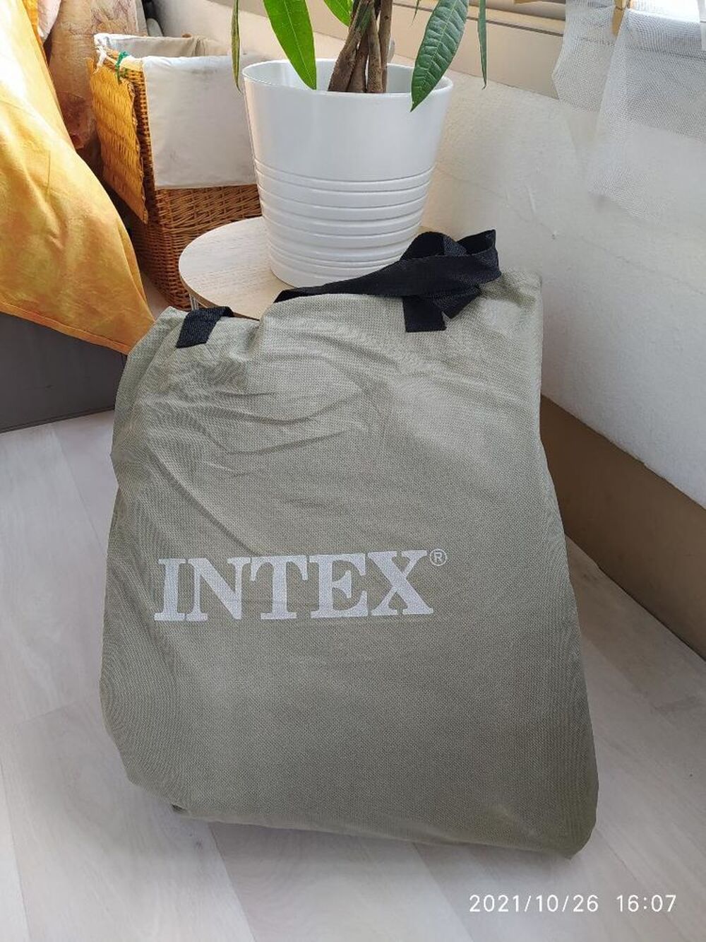 Matelas Gonflable INTEX ELECTRIQUE 2 PLACES BEIGE 
Meubles