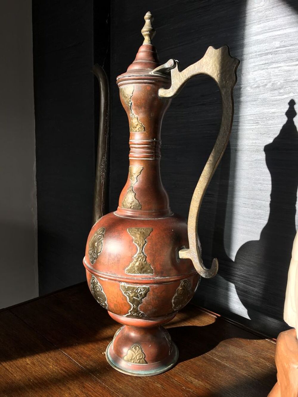 Aigui&egrave;re orientale ancienne cuivre et laiton , hauteur:56cm Décoration