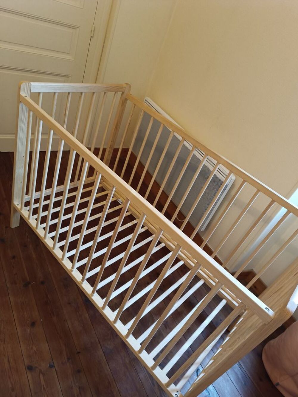 Lit b&eacute;b&eacute; en bois Mobilier enfants