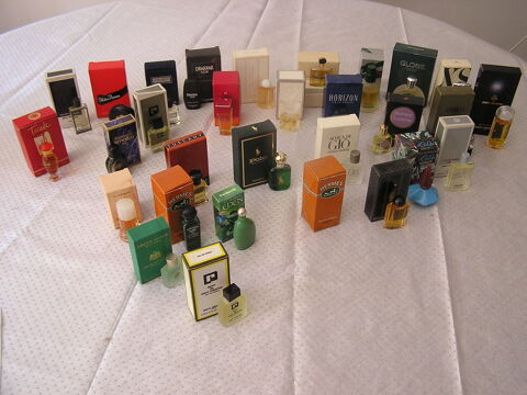 miniatures de parfums pleines avec boite ou crin en neuf 180 Montlhry (91)