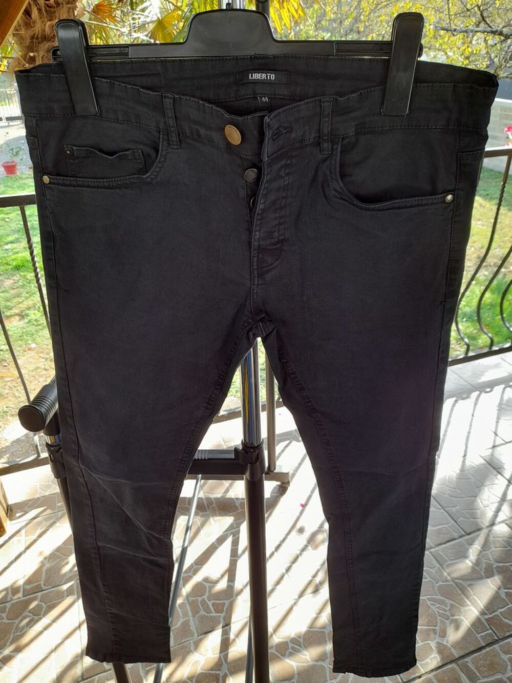 Blue Jean Liberto T44. Vêtements