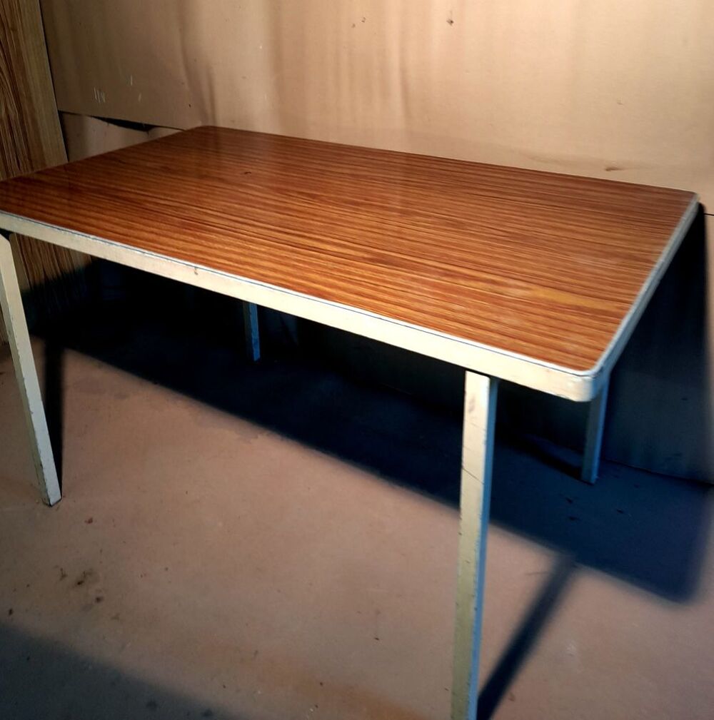Plusieurs tables Meubles