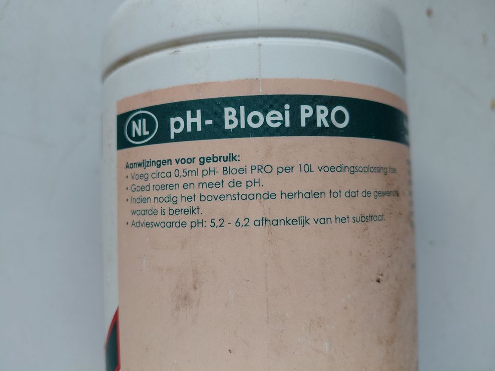 Bouteille de 1de 1L de la marque Canna ph- PRO floraison Jardin