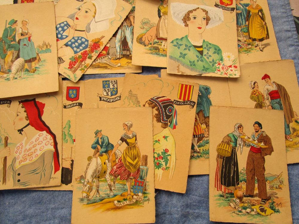 Lot de cartes postales des costumes de nos r&eacute;gion 