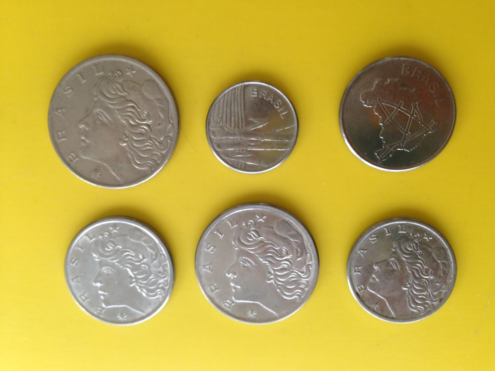 1 lot de 18 pi&egrave;ces de monnaie du Br&eacute;sil.. 