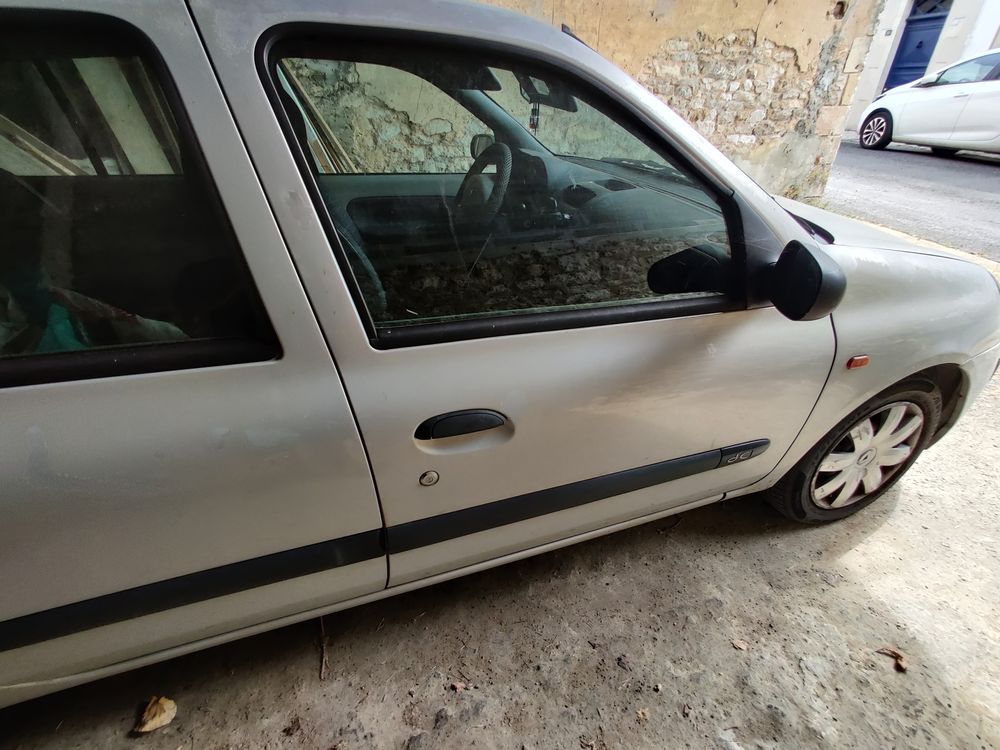 Clio II Clio 1.5 dCi - 80 Initiale 2002 occasion 17380 Tonnay-Boutonne