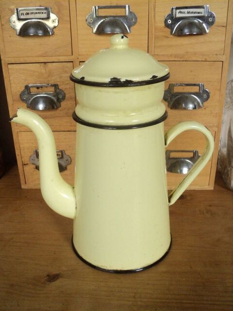 Ancienne Cafetière Émaillée Jaune Pâle Déco Cuisine 10 Loches (37)