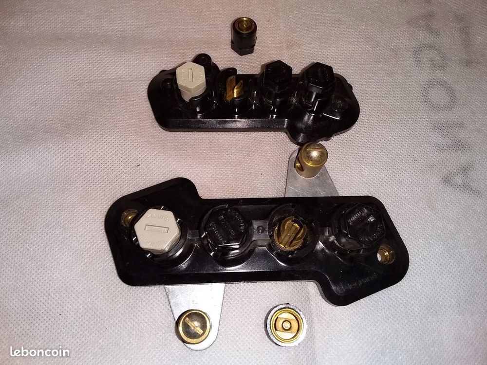 LOT dde 2 BARRETTES ISOLANTES 4 BORNES LEGRAND 10 et 18mm2 Bricolage