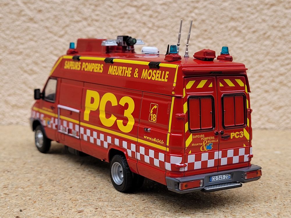 Pompier Iveco Daily V&eacute;hicule poste de commandement 