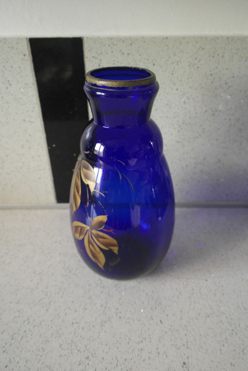 Vase bleu sign&eacute; Rues Décoration