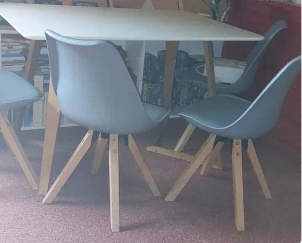 Table Scandinave avec chaises Meubles