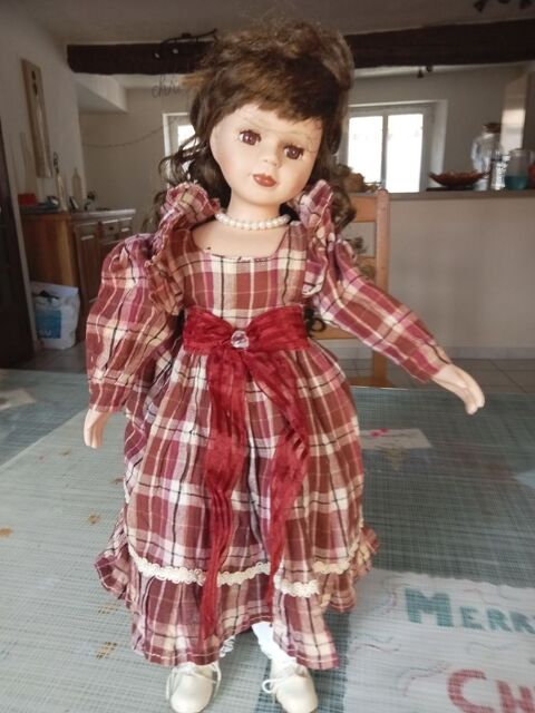 Poup�es en porcelaine 10 Opoul-P�rillos (66)