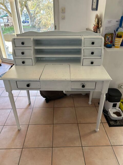 Coiffeuse 30 Nans-les-Pins (83)