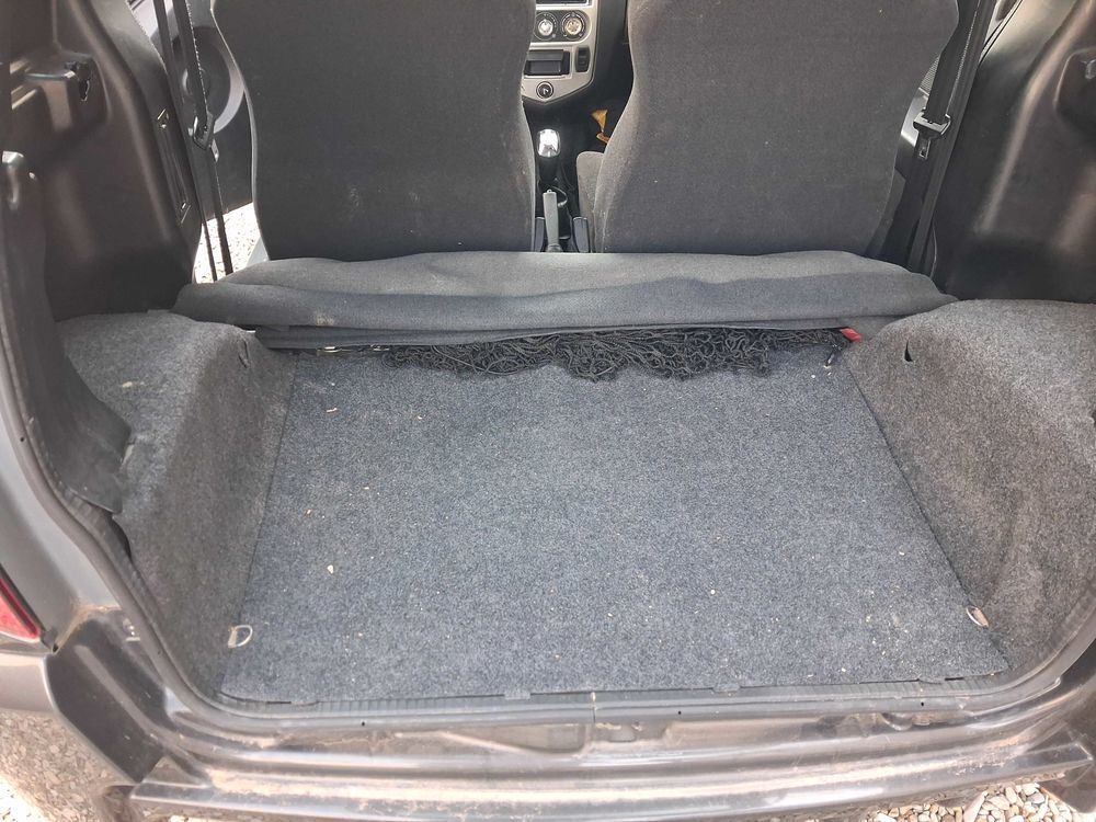 je une petite voiture sans permis en eta de marche 