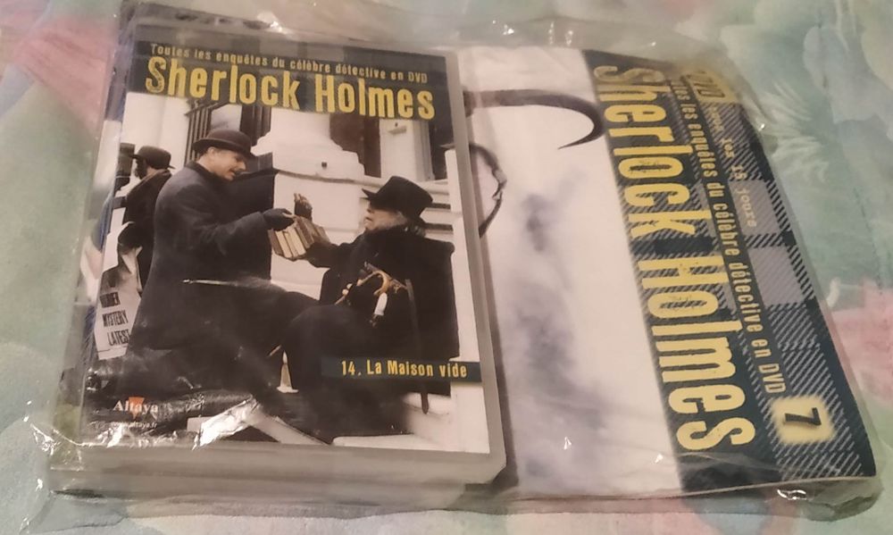 pochette avec 2 DVD enqu&ecirc;tes de Sherlock Holmes DVD et blu-ray