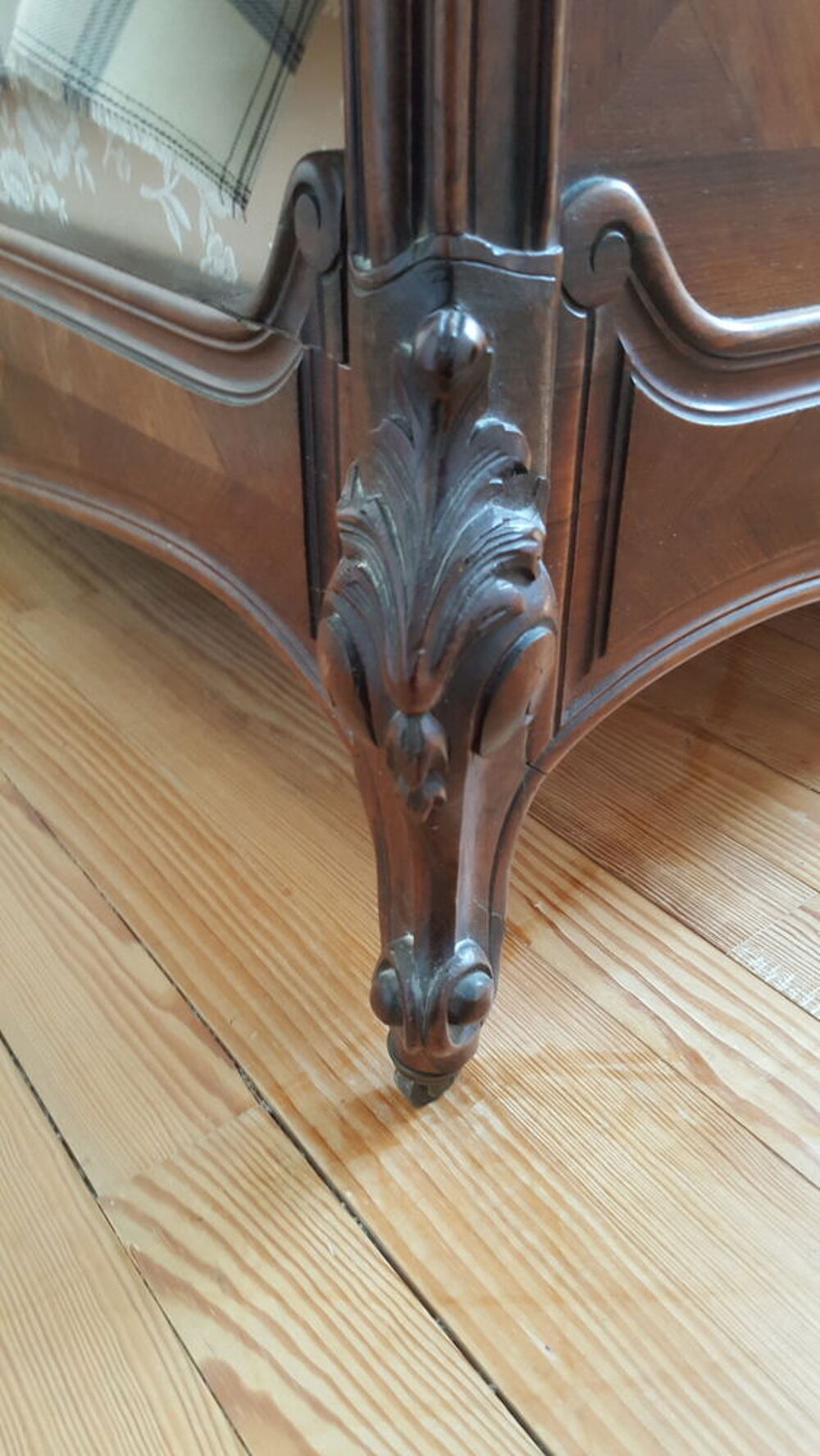 lit en bois de placage acajou Meubles