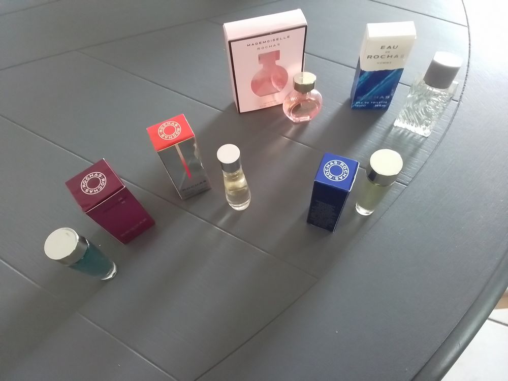 Lot de miniature de parfum, rochas Décoration