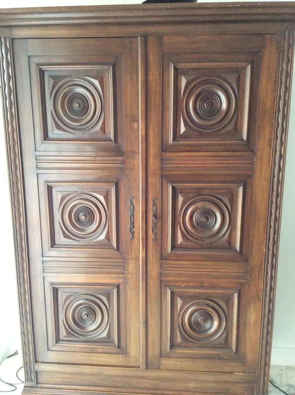 deux armoires rustiques,pratiquement centenaires Meubles